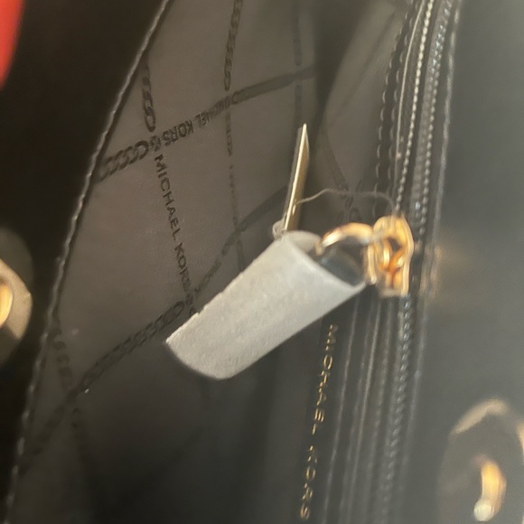 Like new Michael Kors black bag - Picture 8 of 10